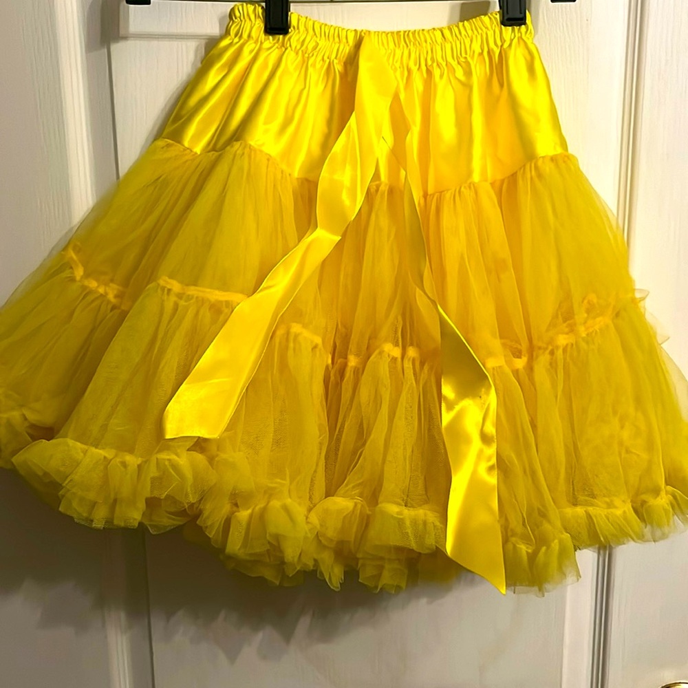 Yellow tulle under skirt